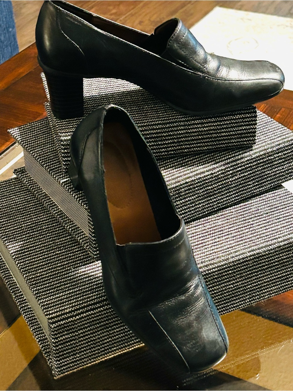 Naturalizer Black Leather Block Heel Pumps. (Vintage Vibe)